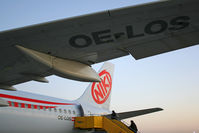 OE-LOS @ LOWW - CloseUp - by Wolfgang Kronfuss