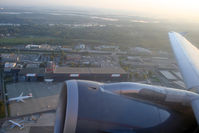 OE-LOS @ LOWW - AUA-Technics seen from above - by Wolfgang Kronfuss