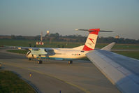 OE-LGB @ LOWW - entering RWY29 via A2