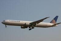 N67052 @ EBBR - arrival of flight CO060 to rwy 25L - by Daniel Vanderauwera