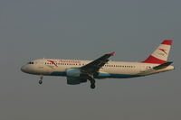 OE-LBS @ EBBR - early arrival of flight OS351 to rwy 25L