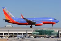 N482WN @ SNA - Southwest Airlines N482WN (FLT SWA3255) from Phoenix Sky Harbor Int'l (KPHX) landing RWY 19R.