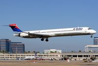 N916DN @ SNA - Delta Airlines N916DN (FLT DAL1497) from Salt Lake City Int'l (KSLC) on short-final to RWY 19R.