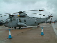 XV697 @ FFD - Royal International Air Tattoo 2004 - by Steve Staunton