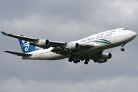 ZK-NBV @ EGLL - 4-hauler on final RWY09L - by Wolfgang Kronfuss