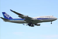 JA8096 @ EGLL - on final RWY09L