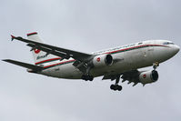S2-ADH @ EGLL - needs a shower... - by Wolfgang Kronfuss