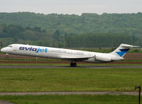 OE-IKB @ LFBT - Landing rwy 02 - by Shunn311