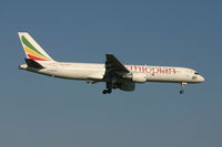 ET-AKE @ EBBR - several seconds before touching rwy 02