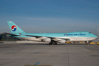 HL7439 @ VIE - Korean Air Boeing 747-400 - by Yakfreak - VAP