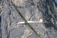 N689RN @ LOWI - DG-Flugzeugbau 500 - by Thomas Ramgraber-VAP