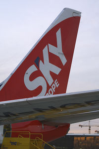 OM-NGE @ VIE - Sky Europe Airlines Boeing 737-700 - by Thomas Ramgraber-VAP