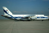 RA-82042 @ LEJ - visitor