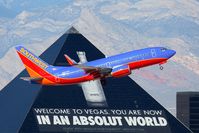 N262WN @ LAS - Southwest Airlines N262WN (FLT SWA2216) climbing out from RWY 1R enroute to Pittsburgh Int'l (KPIT).
