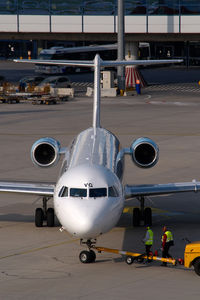 OE-LVG @ VIE - Austrian Arrows Fokker 100 - by Yakfreak - VAP