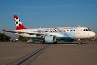 OE-LBU @ VIE - Austrian Airlines Airbus 320 in Euro 2008 colors