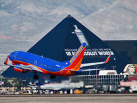 N401WN @ KLAS - Southwest Airlines / 2001 Boeing 737-7H4 - by Brad Campbell