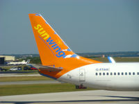 C-FTAH @ KPIE - Sunwing