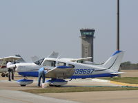 N39697 @ GKY - At the wash rack - by Zane Adams