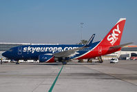 OM-NGE @ VIE - Sky Europe Boeing 737-700 - by Yakfreak - VAP