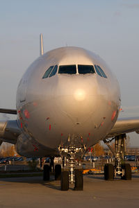 OE-LAK @ VIE - Austrian Airlines Airbus A340-300 - by Yakfreak - VAP