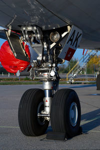 OE-LAK @ VIE - Austrian Airlines Airbus A340-300 - by Yakfreak - VAP