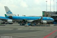 PH-AOA @ EHAM - KLM - by Michel Teiten ( www.mablehome.com )