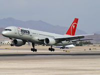 N514US @ KLAS - Northwest Airlines / 1986 Boeing 757-251
