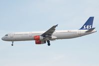 OY-KBE @ EGLL - Scandinavian Airlines A321 - by Andy Graf-VAP