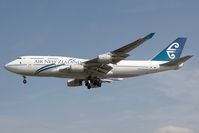 ZK-NBS @ EGLL - Air New Zealand 747-400