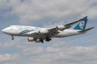 ZK-NBW @ EGLL - Air New Zealand 747-400