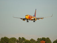 N781WN @ KLAS - Southwest Airlines - 'New Mexico' / 2000 Boeing 737-7H4 - by Brad Campbell
