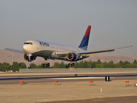 N129DL @ KLAS - Delta Airlines / 1988 Boeing 767-332