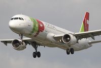 CS-TJE @ EGLL - TAP A321
