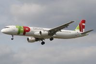 CS-TJE @ EGLL - TAP A321