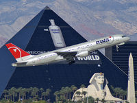 N552NW @ KLAS - Northwest Airlines / 2001 Boeing 757-251 - by Brad Campbell