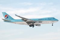 HL7602 @ LOWW - Korean Air Cargo 747-400