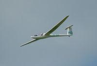 PH-1033 - High speed low pass flying over finish line - by Jeroen Kroon