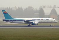 4X-EBM @ LOWL - Sun d Or 757-200