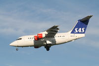 SE-DJY @ EBBR - arrival of flight SK4743 to rwy 25L