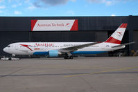 OE-LAW @ VIE - Austrian Airlines Boeing 767-300 - by Yakfreak - VAP