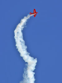 N260SP @ KLSV - Pitts S2B LLC - Salinas, California / 1981 Oliver Steven R PITTS S-2S / Sean Tucker behind the stick. - Aviation Nation 2006. - by Brad Campbell