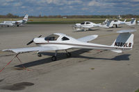 N389LB @ YXU - Parked by Diamond Flight Centre. - by topgun3
