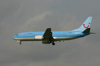 OO-TUI @ EBBR - descending to rwy 25L  -  old markings