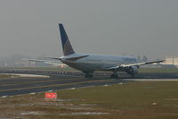 N59053 @ EBBR - manoeuvring to align on rwy 25R to take off - by Daniel Vanderauwera