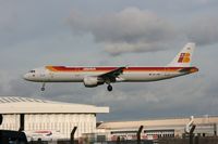 EC-JZM @ EGLL - Taken at Heathrow Airport 07 December 2007 - by Steve Staunton