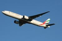 A6-EBM @ EGLL - Taken at Heathrow Airport 07 December 2007 - by Steve Staunton