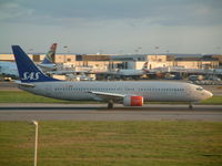 LN-RPM @ EGLL - Taken at Heathrow Airport March 2005 - by Steve Staunton