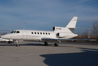 P4-BAK @ VIE - Falcon 50