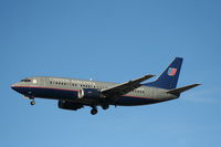 N347UA @ KORD - Boeing 737-300 - by Mark Pasqualino